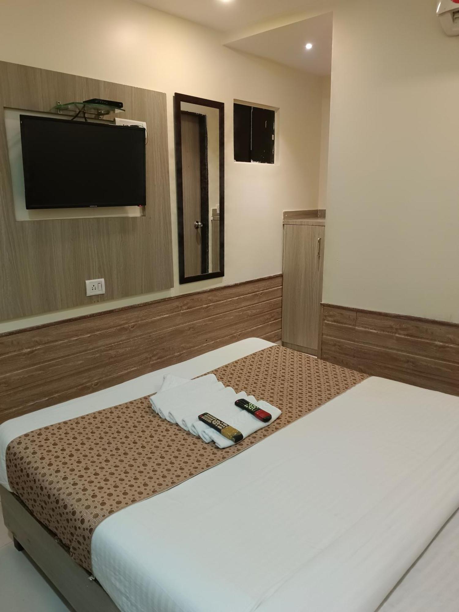 Hotel Time Gold Near Domestics Airport Mumbai Exterior foto